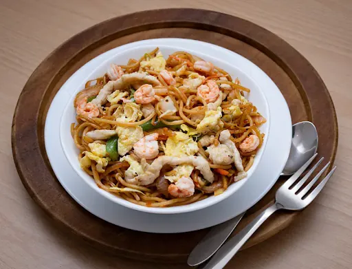 Egg,Chicken & Prawn Chilli Garlic Noodles