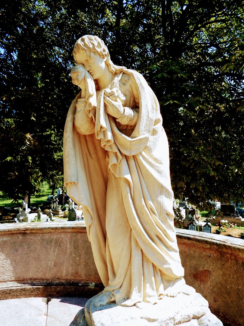 Nézsa - Szent Anna kápolna és kálvária a temetőben