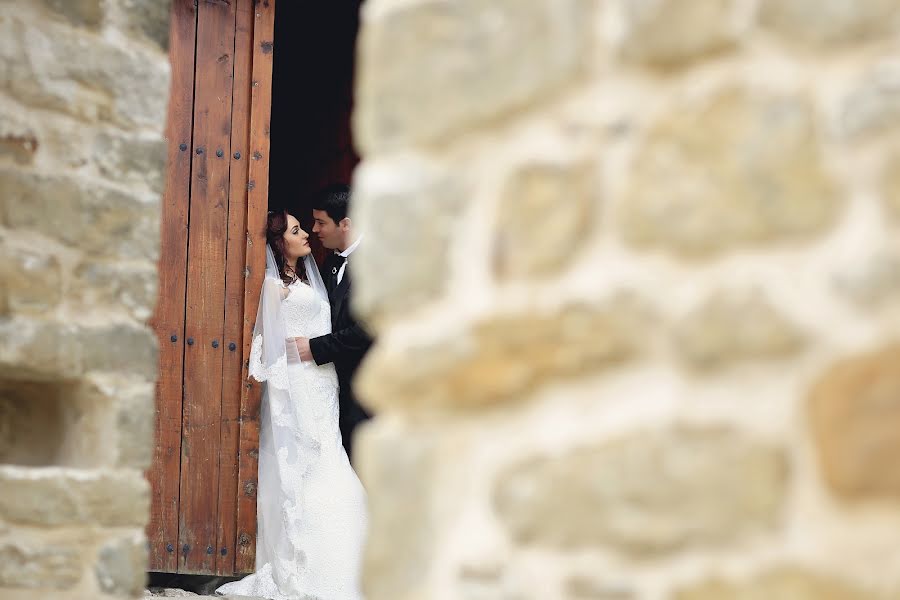 Wedding photographer Eisar Asllanaj (fotoasllanaj). Photo of 14 May 2015