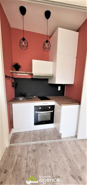 Location  appartement 2 pièces 36 m² à Montluçon (03100), 430 €