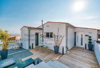 Seaside house with terrace 4