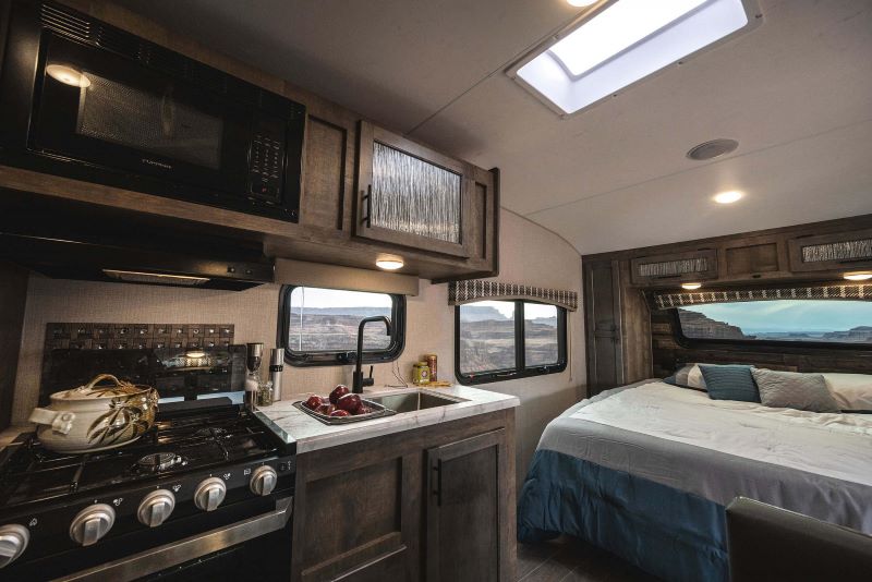 Small Travel Trailers For Retired Couples 
 Venture RV Sonic Ultra-Lite SN190VRB Interior