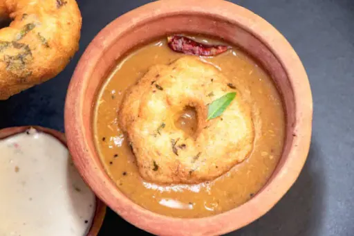 2 Medu Vada Dipped In Sambar