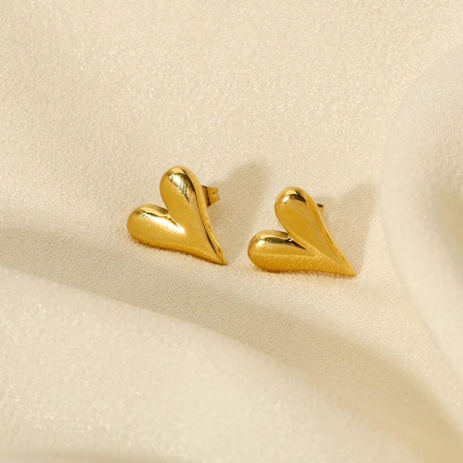 Nouveaux boucles d'oreilles coeur d'amour en acier titane Mode Acier inoxydable Bijoux féminins Élégants et résistants pour toutes occasions