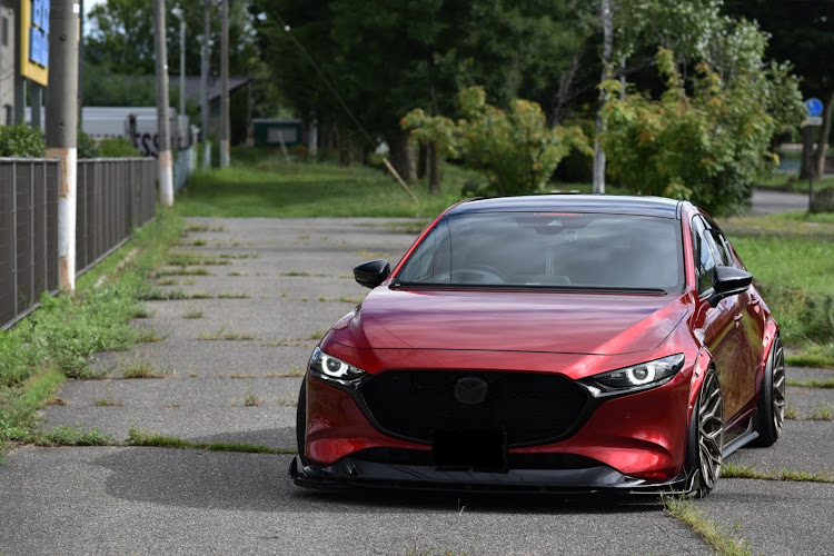 MAZDA3のVOSSEN・オーバーフェンダーに関するカスタム事例の投稿画像1枚目