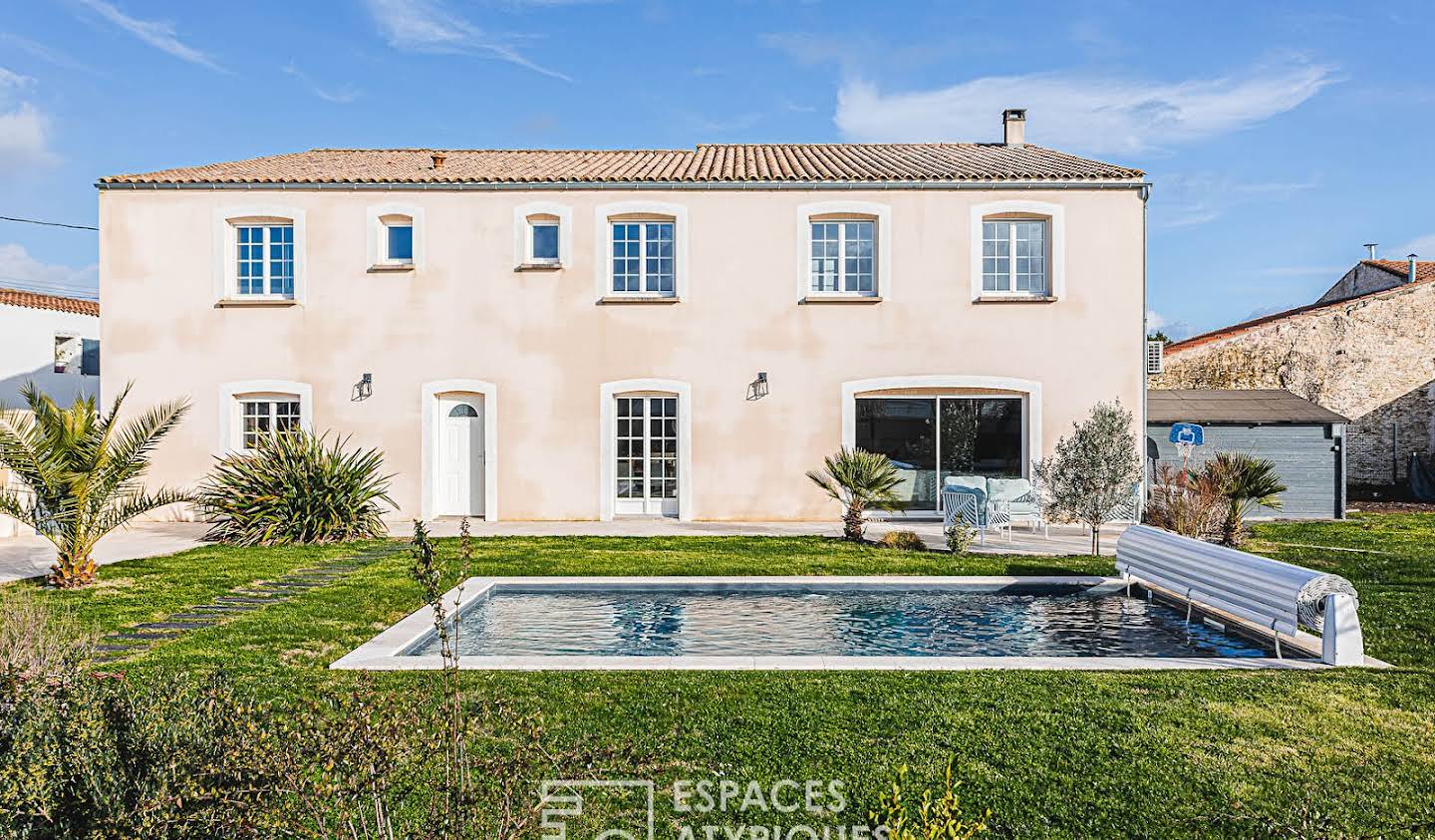 House with pool and terrace La Rochelle