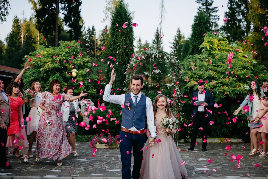 Fotografo di matrimoni Elena Ugodina (ugodinaelen). Foto del 10 aprile 2018