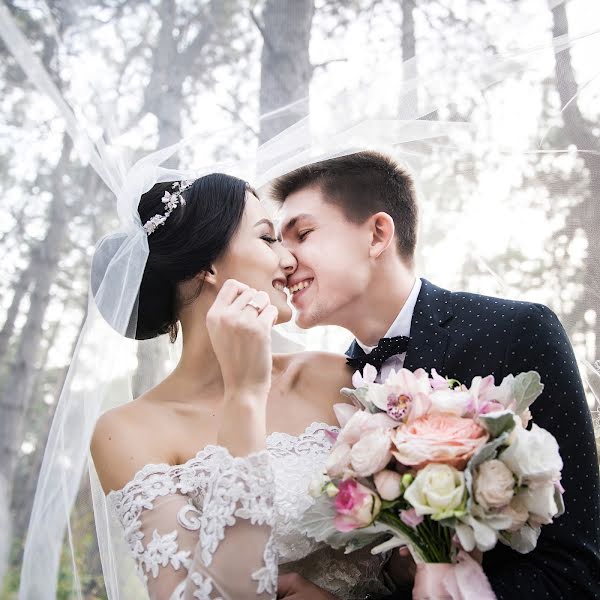 ช่างภาพงานแต่งงาน Artur Eremeev (pro100art) ภาพเมื่อ 28 มีนาคม 2017