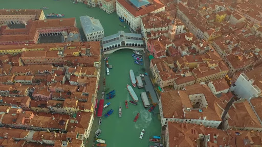 Venecija zabranjuje velike turističke grupe i zvučnike zbog prekomernog turizma