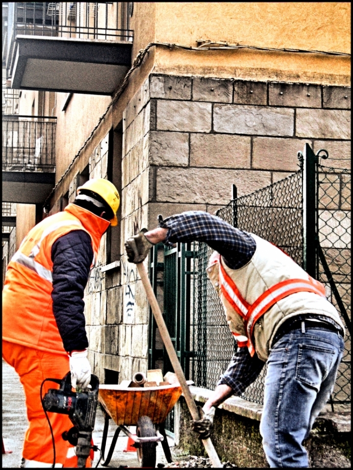 OPERAI AL LAVORO di Loris_la_Rana