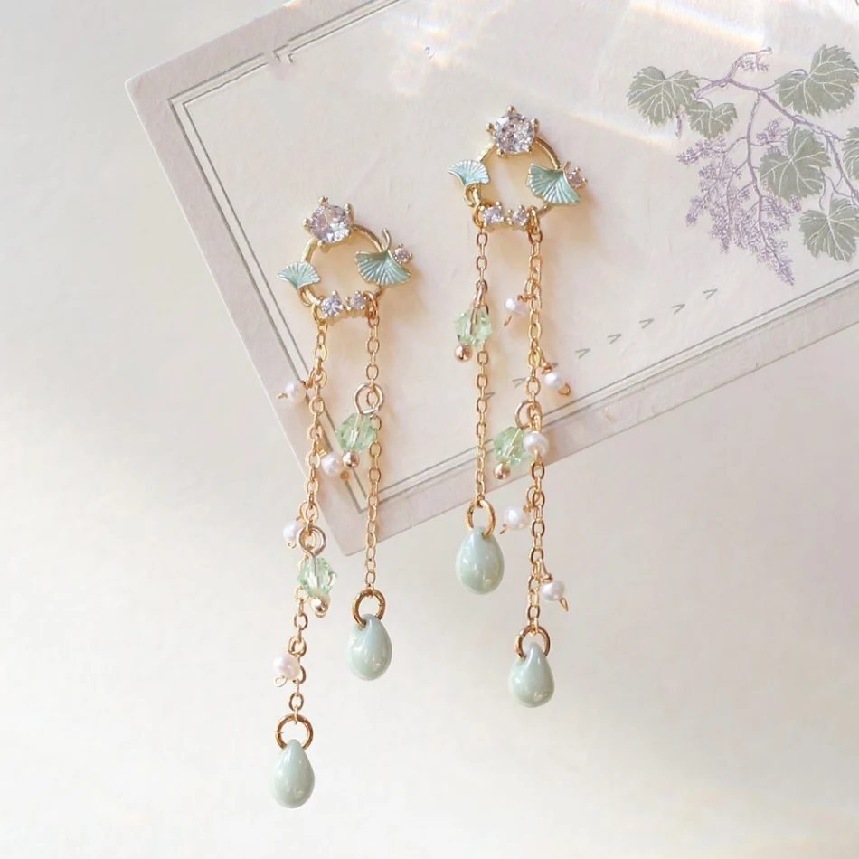 Brincos Silver Needle com Tassel Longo Versátil, Adicione Sofisticação ao seu Look, Conforto e Estilo para Qualquer Ocasião.