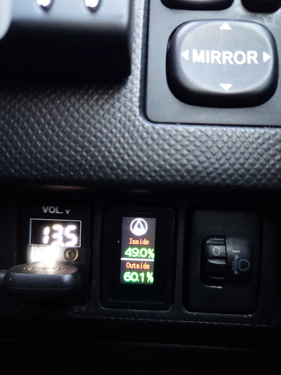 ラクティスのラクティス100系・305000km・車内外湿度温度計に関するカスタム事例の投稿画像2枚目