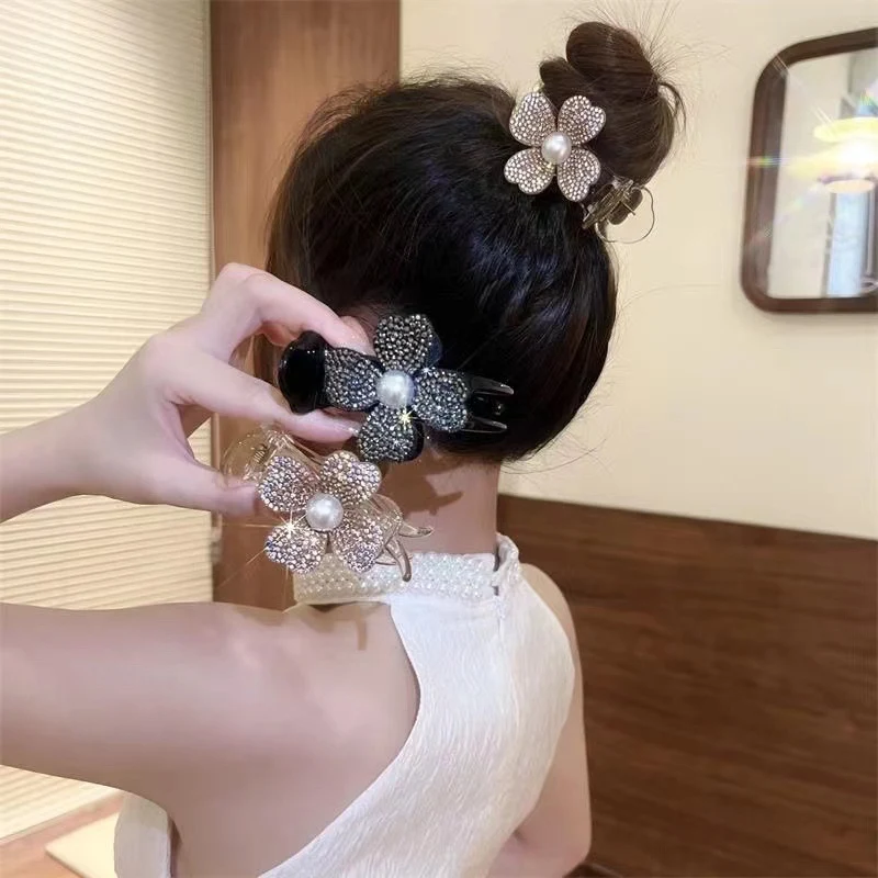 Temperament Entry Lux Bun Petit Clip Mâchoire Advanced Sense, idéal pour cheveux fins, maintien sûr, coiffure sophistiquée et simple.