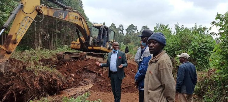 Lari Kirenga MCA Joseph Karichu and Lare vilage residents on Wednesday.