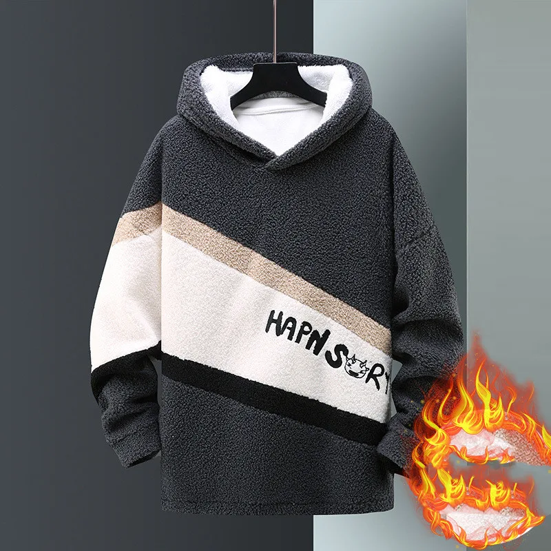 Sweat à capuche homme avec polaire et molleton épais tendance. Confort et chaleur pour un style affirmé.
