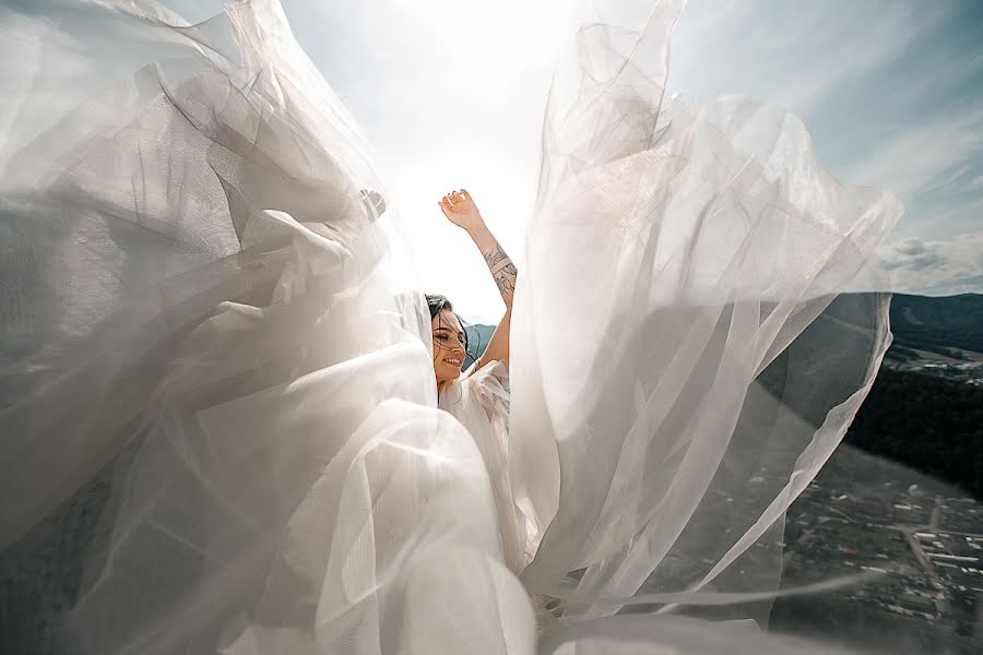 Wedding photographer Irina Podsumkina (sunrays). Photo of 20 January 2020