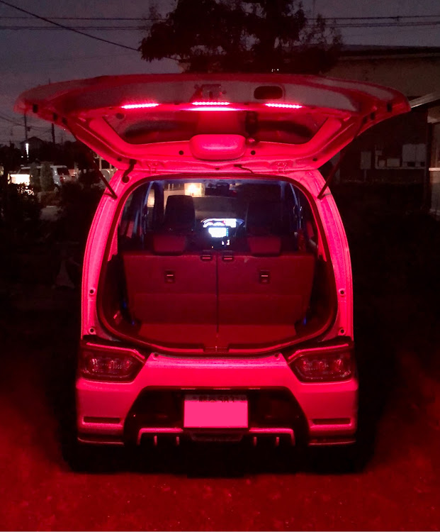 ワゴンRスティングレーのワゴンR・バックドア内張り・RGBエロエロLED・内張り交換・内張りレッド化に関するカスタム事例の投稿画像9枚目