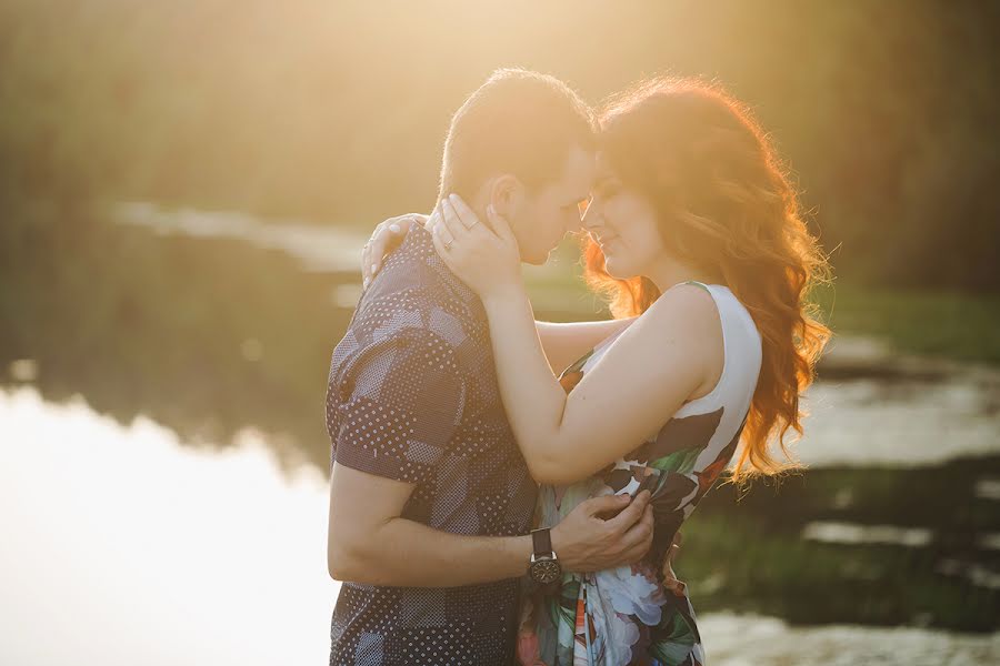 Fotógrafo de casamento Sveta Malysheva (svetlay). Foto de 4 de agosto 2016