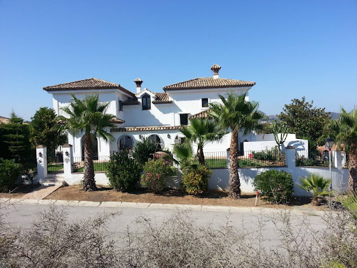 Maison avec piscine et terrasse 1