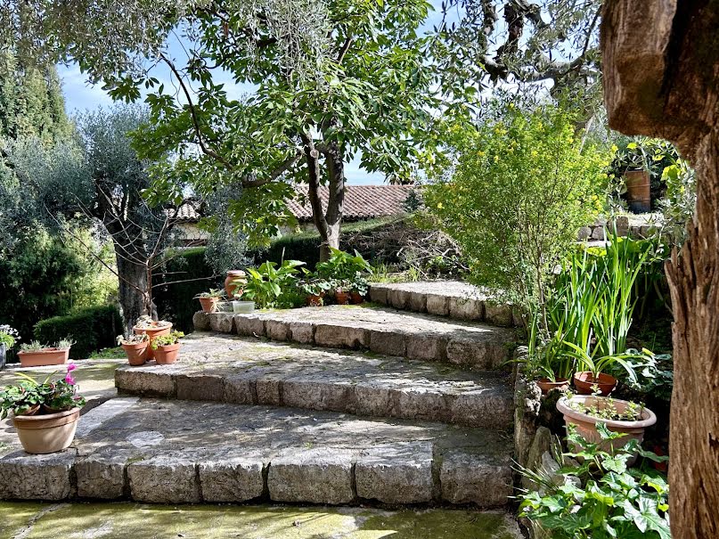 Vente maison 7 pièces 260 m² à Châteauneuf-Grasse (06740), 575 000 €