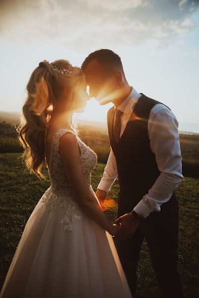 Wedding photographer Viktoriya Belousova (vivabalusova). Photo of 14 August 2019