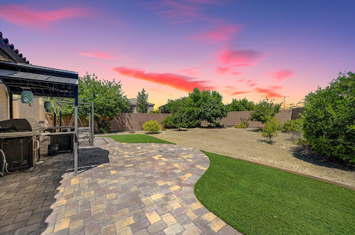 Paved patio with BBQ and garden - Prestige house for sale in Henderson, 3 bedrooms