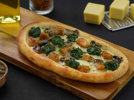 Herbed Chicken Mushroom Spinach Garlic Bread