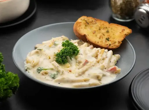 White Sauce Pasta