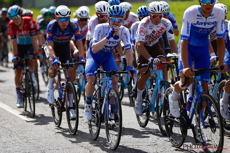 Organisatie Vuelta krijgt er flink van langs: "In de Tour lossen ze dat toch op een halfuur op?"