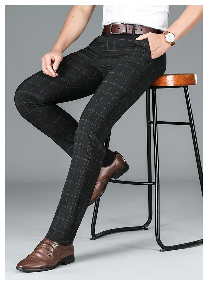 Terno xadrez slim fit com calça casual de cintura média, ideal para eventos formais e uso diário, confortável e estiloso.