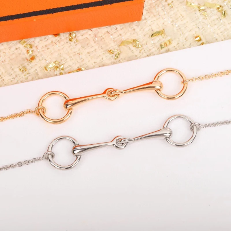 Bracelet Design Minimaliste Personnalité Élégance et Simplicité All-match Haut de gamme pour un look raffiné et une touche discrète