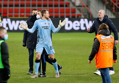 Simon Mignolet nie puis avoue: "Oui je touche le ballon de la main"