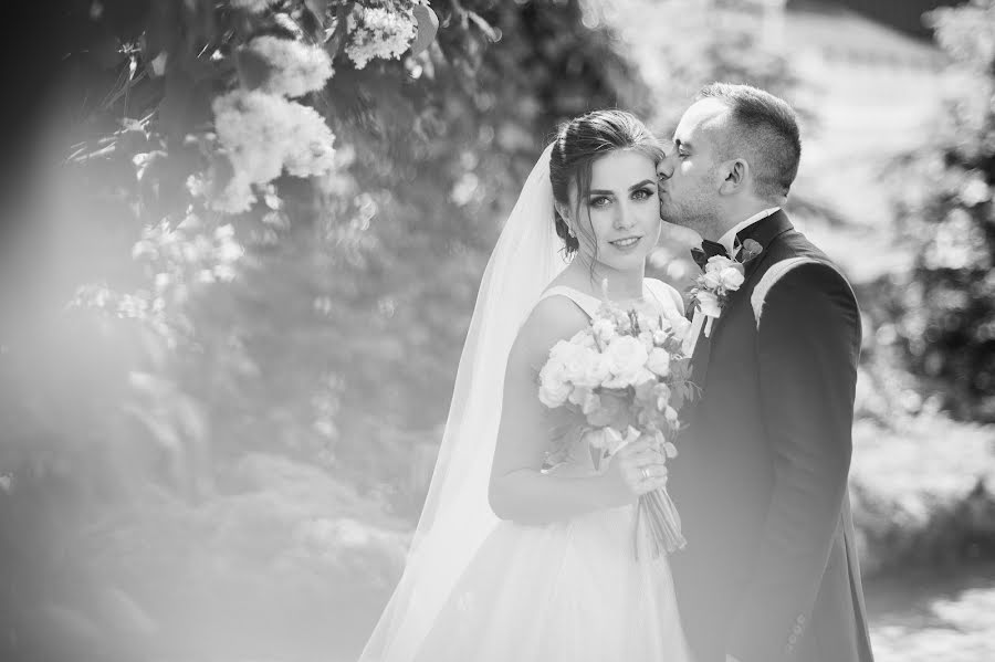 Fotógrafo de casamento Olya Naumchuk (olganaumchuk). Foto de 7 de julho 2018