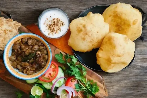 Chole Bhature With Sweet Lassi [300 Ml]