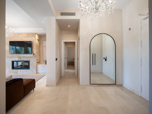 Villa with pool and terrace 4