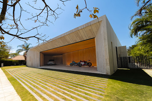 House with pool 3