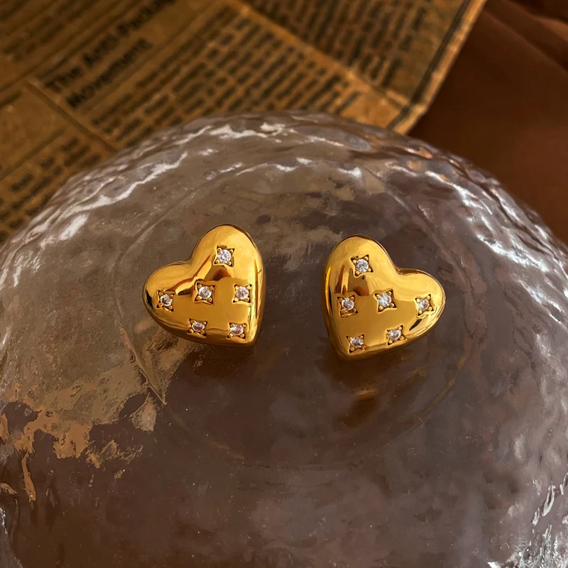 Boucles d'oreilles puces Simple Graceful en zircon – L'accessoire parfait pour une élégance discrète et un éclat subtil au quotidien.
