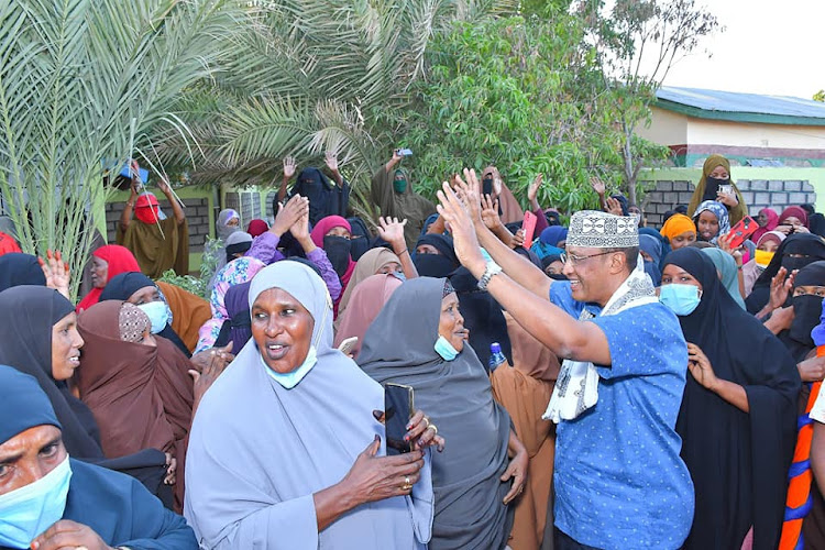 Former Garissa governor Nathif Jama when he met the Muqabul community living in Garissa on Wednesday, July 20.