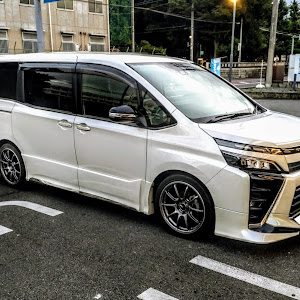 ヴォクシー ZRR80W