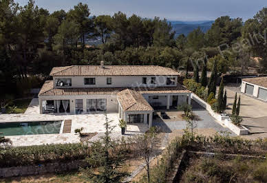 Villa avec piscine et terrasse 2