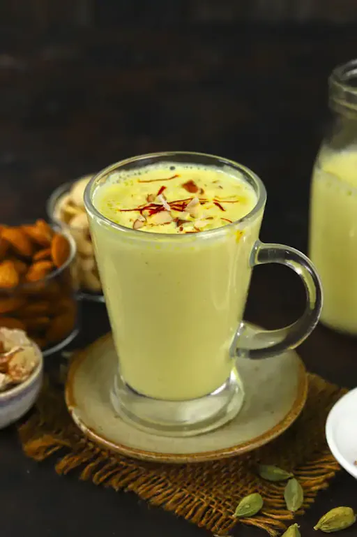 Badam Kesar Flavoured Milk [200 Ml]