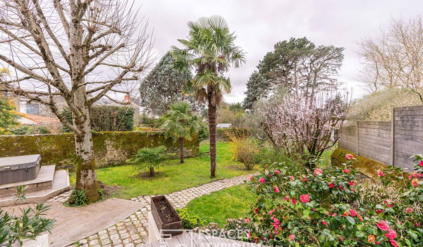 House with terrace Nantes