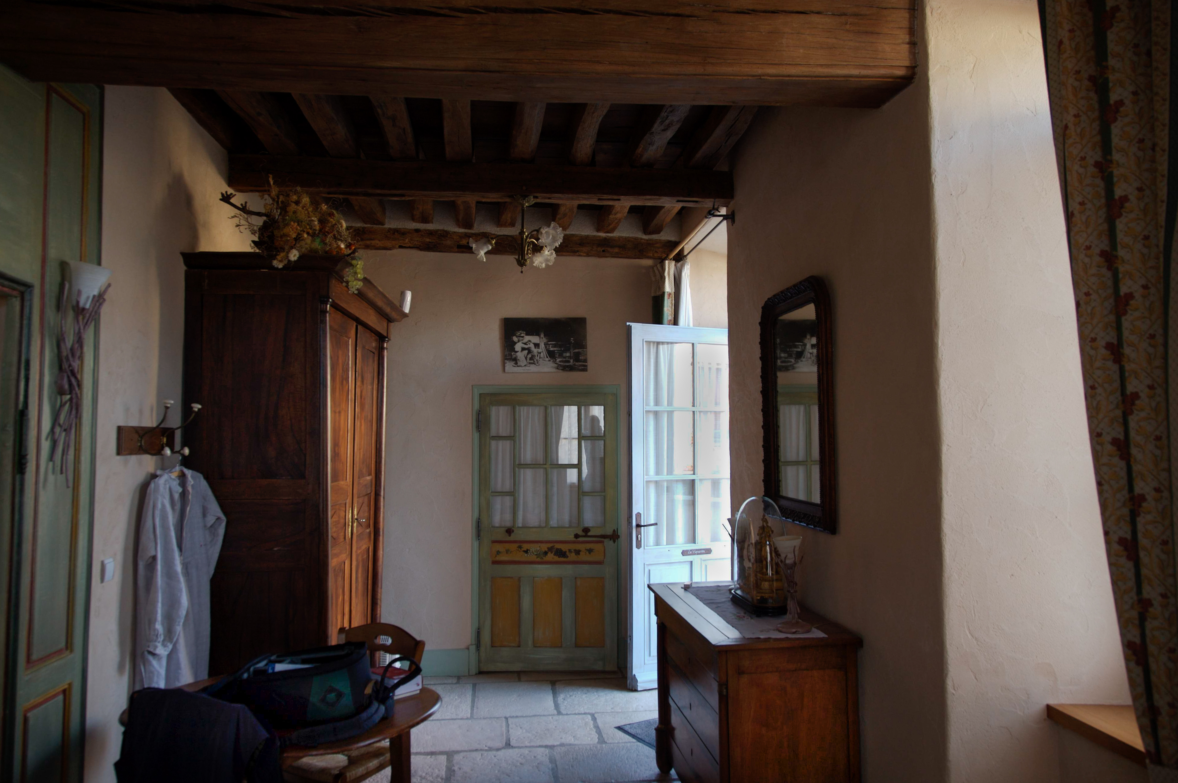 La porta aperta sul cortile di antoniod