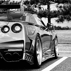 NISSAN GT-R