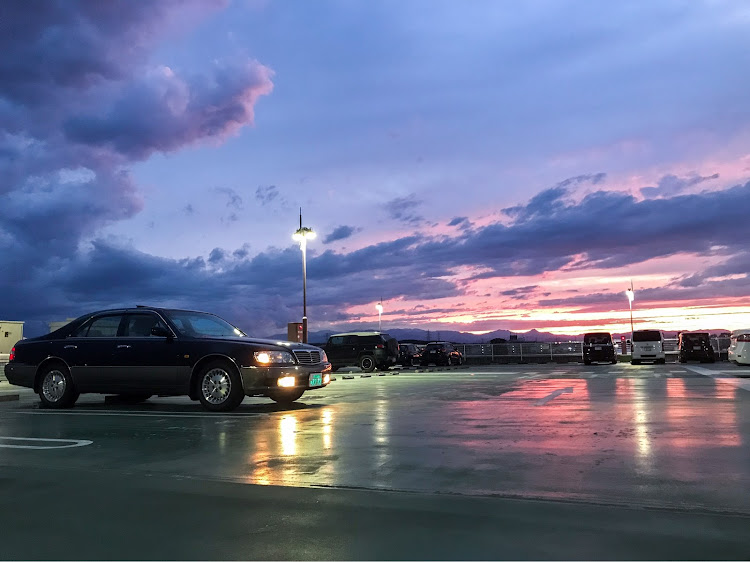 シーマのフルノーマル・洗車・字光式・夕焼けに関するカスタム事例の投稿画像1枚目
