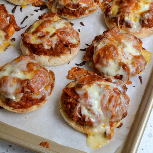 Fun and easy open faced pizza burgers topped with ground beef, onions, mushrooms, pepperoni, and mozzarella. They are perfect for swim parties, movie night, and game day.