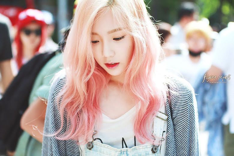 3. Taeyeon's Blonde Hair: A Look Back at Her Iconic Hairstyles - wide 8