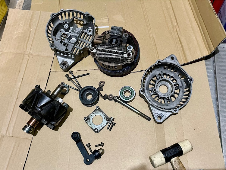 RX-7のFDオルタ流用！・ジャンク品にも福がある👍🤩・ナンチャッテリビルト！😆・いつもイイネ&コメントありがとうございます🙇‍♂️・フォロワーさんありがとうございます😊に関するカスタム事例の投稿画像1枚目