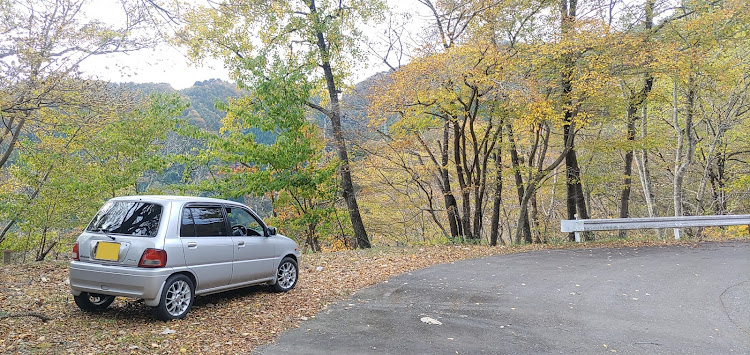 ミラの銀ナマコ・紅葉シーズンすっ飛ばして冬になろうとしてる・仕事ハードで体ボロボロ・車もボロボロ・数日に1度の画像放出タイムに関するカスタム事例の投稿画像3枚目