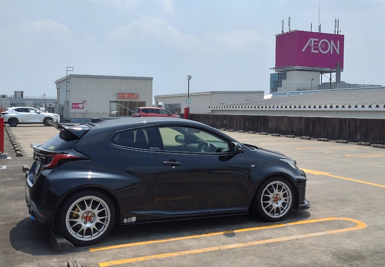 GRヤリスのいつもイイネ&コメントありがとうございます🙇‍♂️・GRヤリスRS・マーサ21・屋上駐車場・QUOカードに関するカスタム事例の投稿画像1枚目